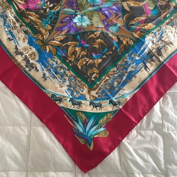 Hermes Tropiques silk scarf featuring gorgeous floral and wildlife motifs 35” - Picture 8 of 8
